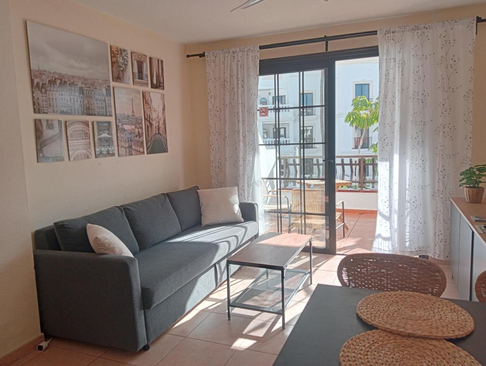 Greatly Located Apartment With Heated Pool, Los Cristianos 洛斯克里斯蒂亚诺斯 外观 照片