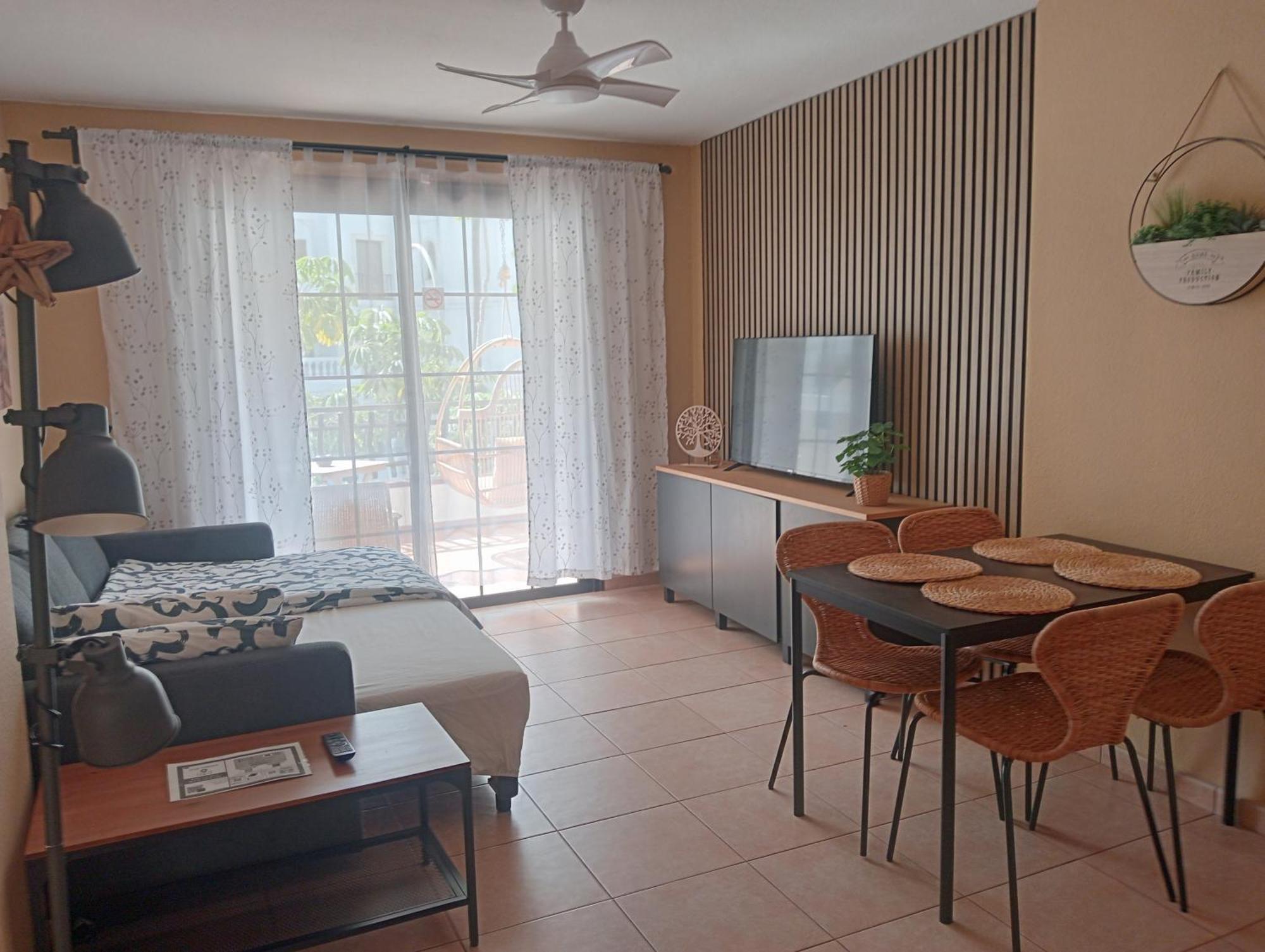 Greatly Located Apartment With Heated Pool, Los Cristianos 洛斯克里斯蒂亚诺斯 外观 照片