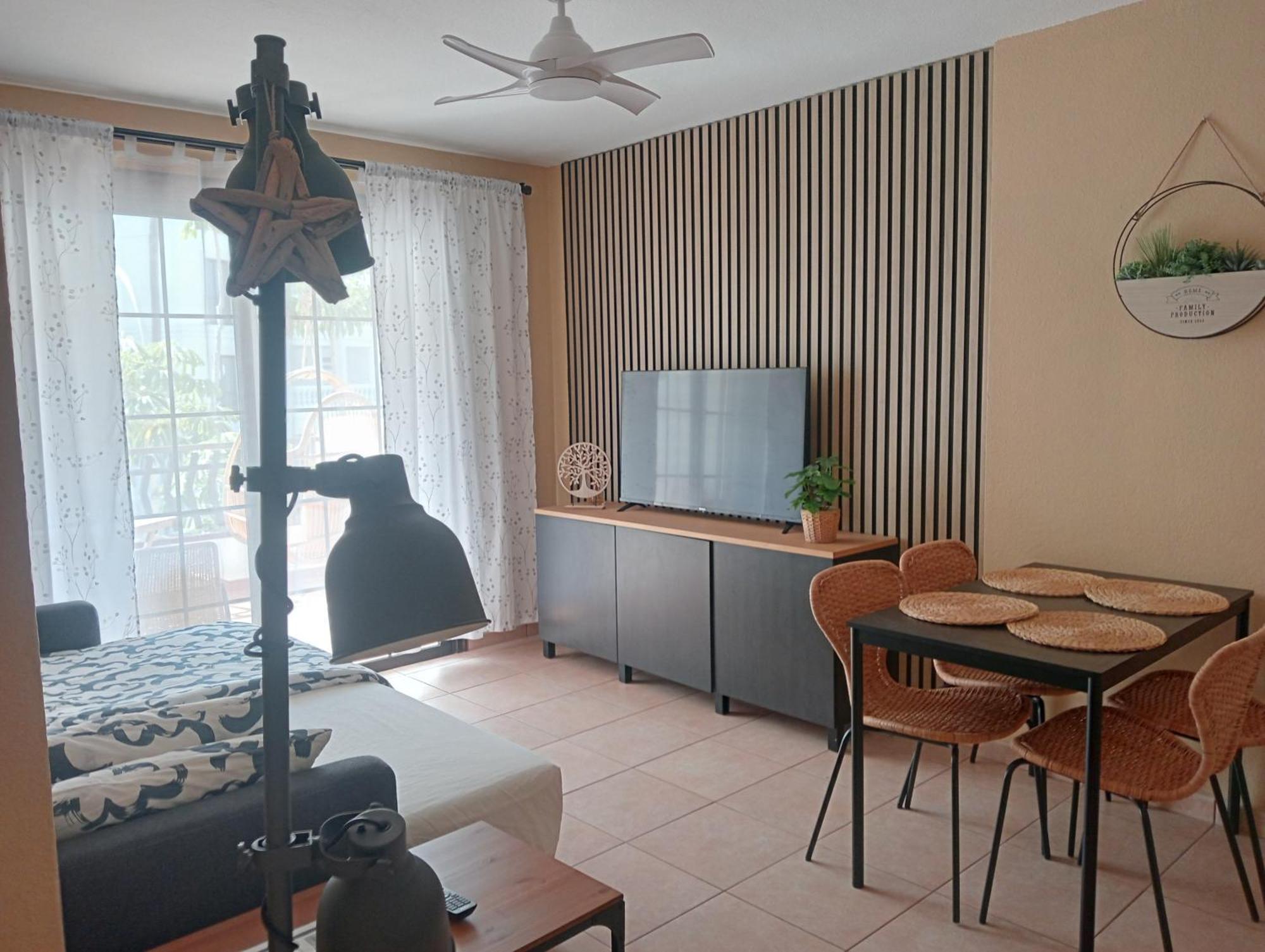 Greatly Located Apartment With Heated Pool, Los Cristianos 洛斯克里斯蒂亚诺斯 外观 照片