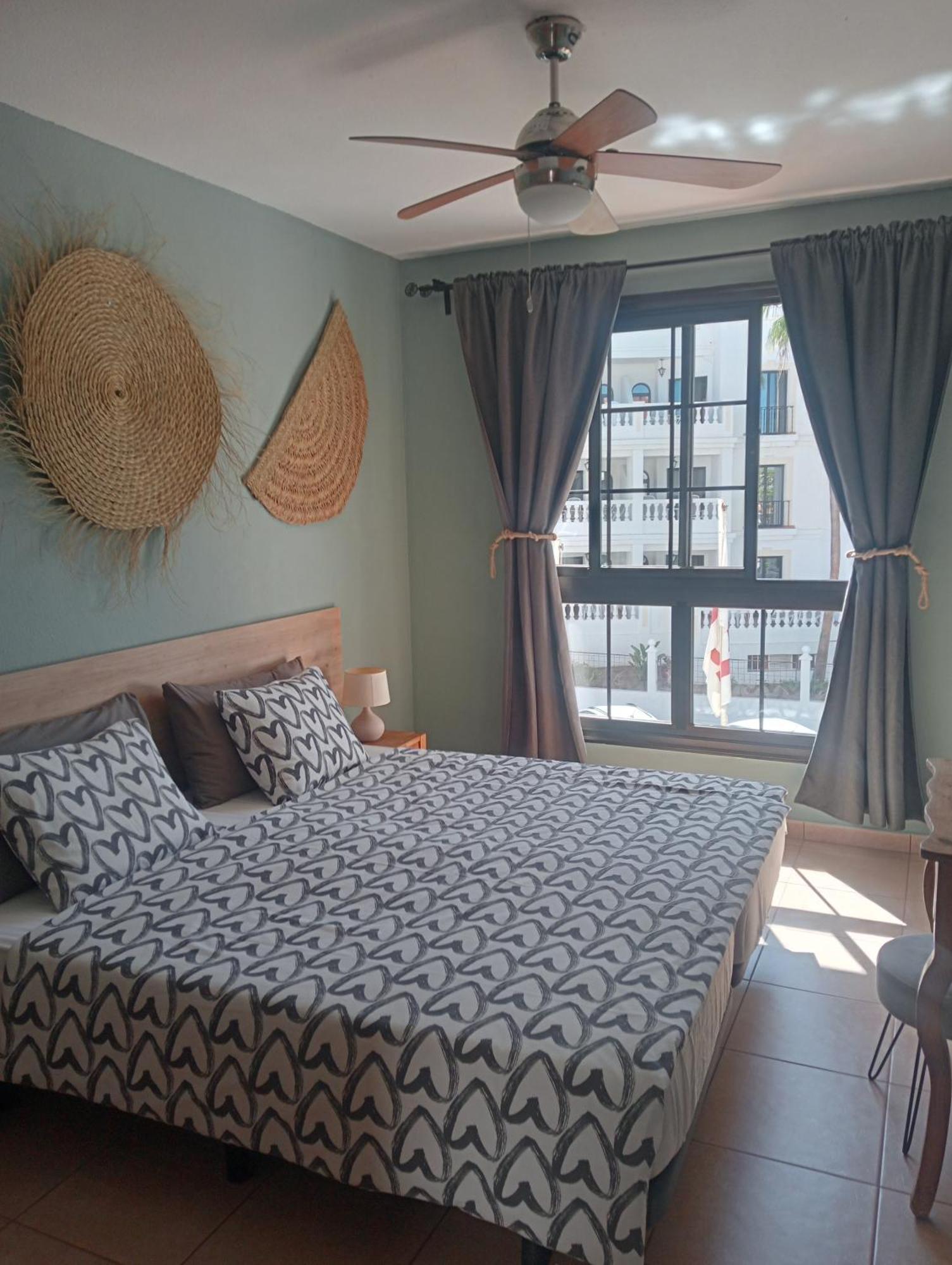 Greatly Located Apartment With Heated Pool, Los Cristianos 洛斯克里斯蒂亚诺斯 外观 照片