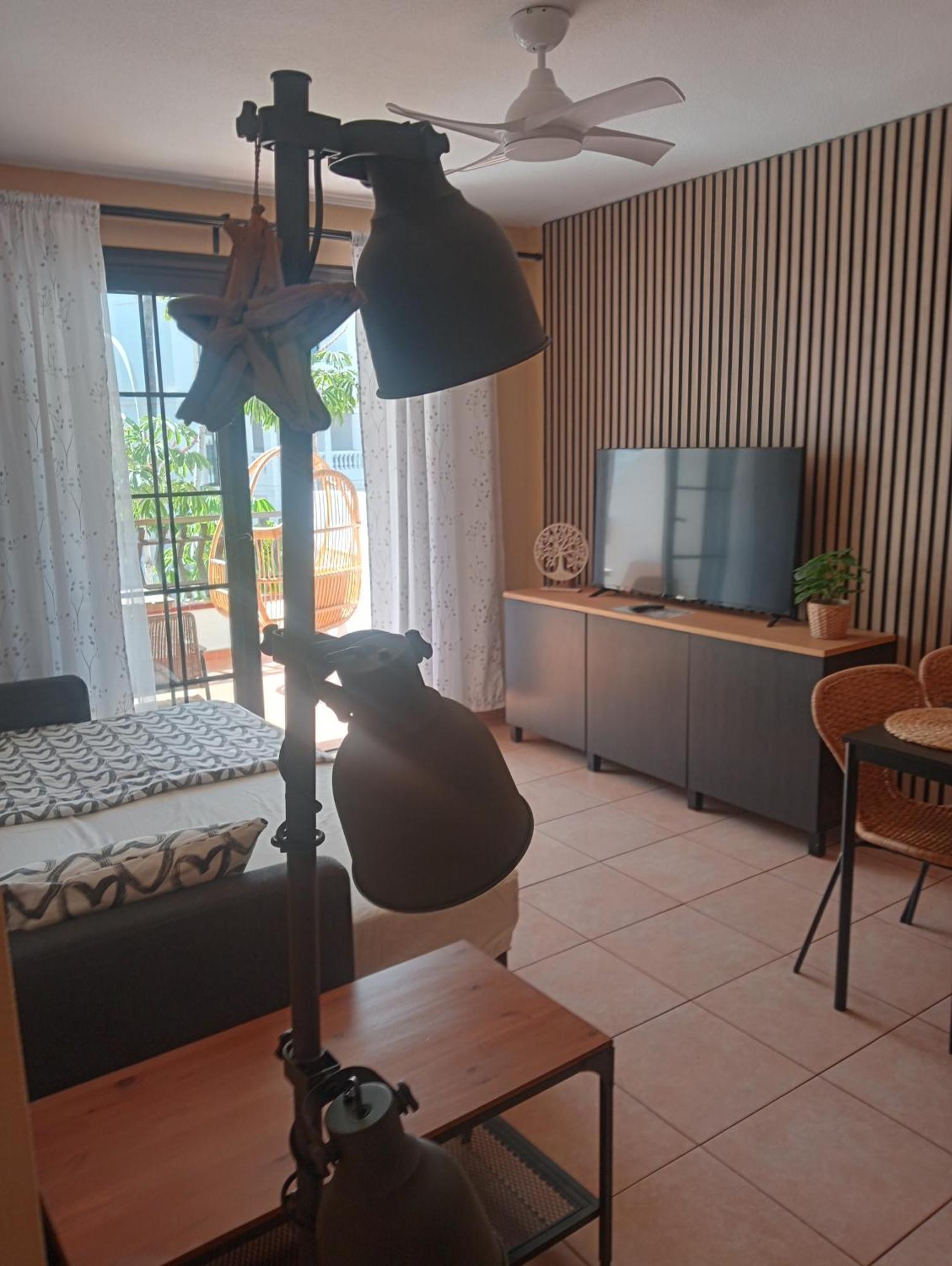 Greatly Located Apartment With Heated Pool, Los Cristianos 洛斯克里斯蒂亚诺斯 外观 照片