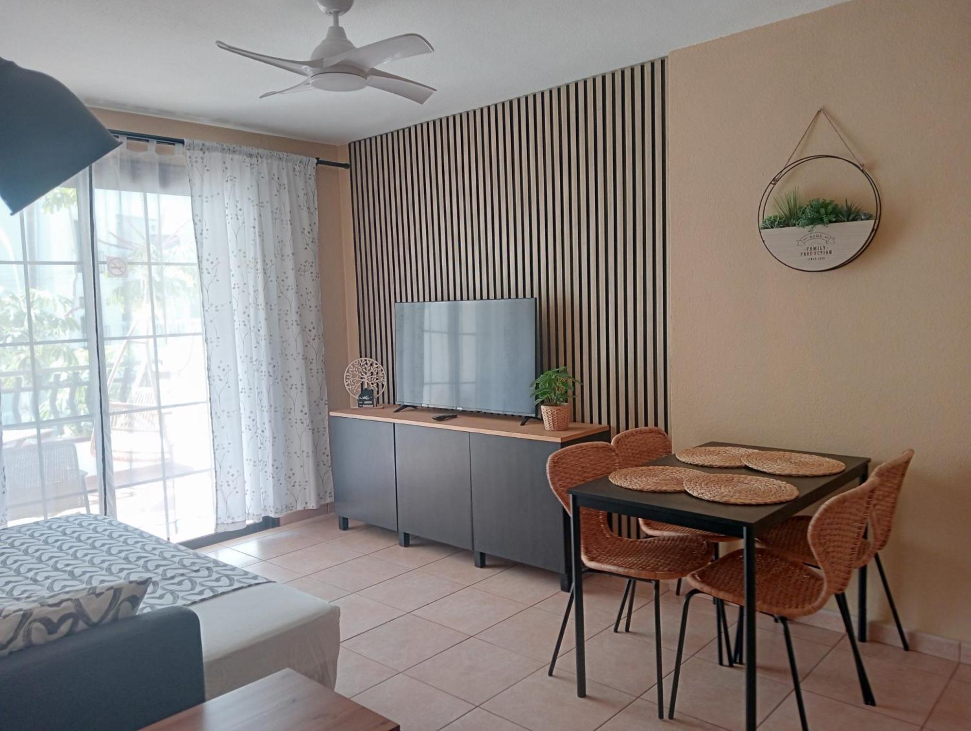 Greatly Located Apartment With Heated Pool, Los Cristianos 洛斯克里斯蒂亚诺斯 外观 照片