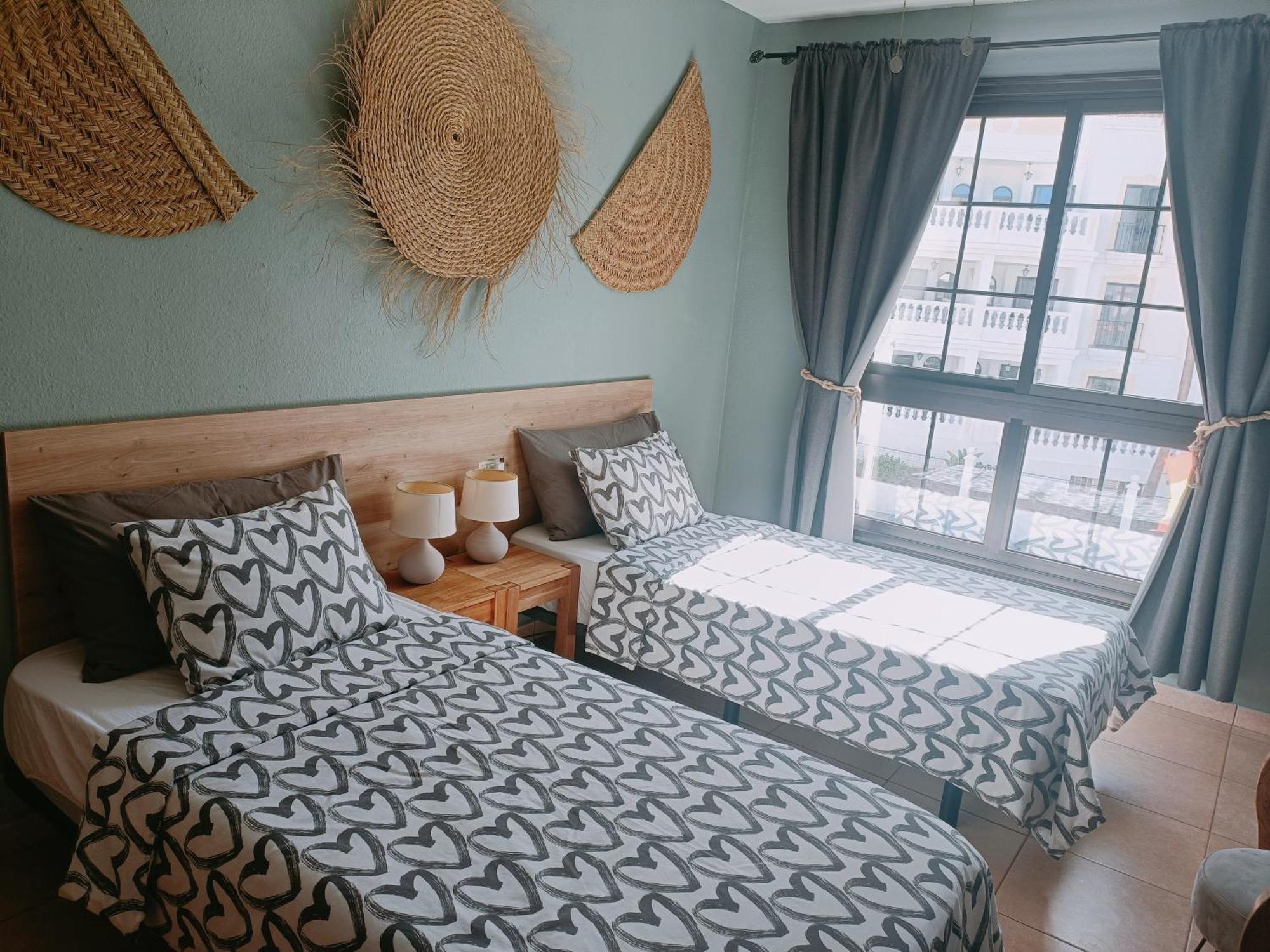 Greatly Located Apartment With Heated Pool, Los Cristianos 洛斯克里斯蒂亚诺斯 外观 照片
