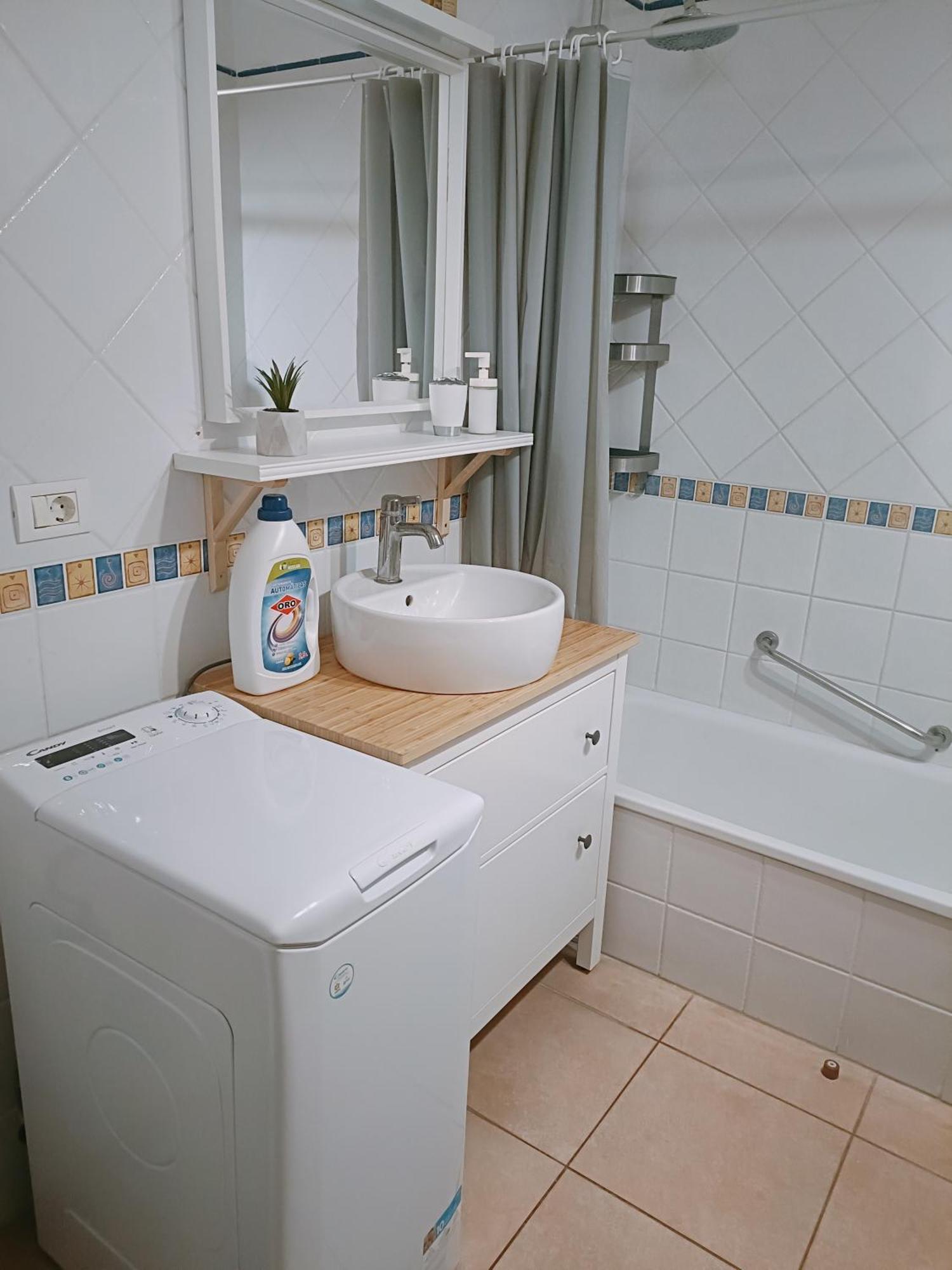 Greatly Located Apartment With Heated Pool, Los Cristianos 洛斯克里斯蒂亚诺斯 外观 照片