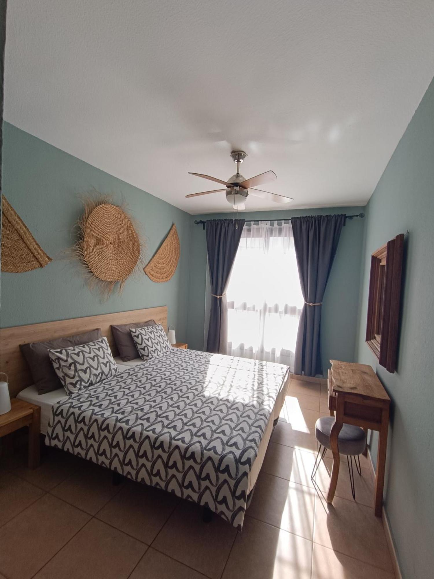 Greatly Located Apartment With Heated Pool, Los Cristianos 洛斯克里斯蒂亚诺斯 外观 照片