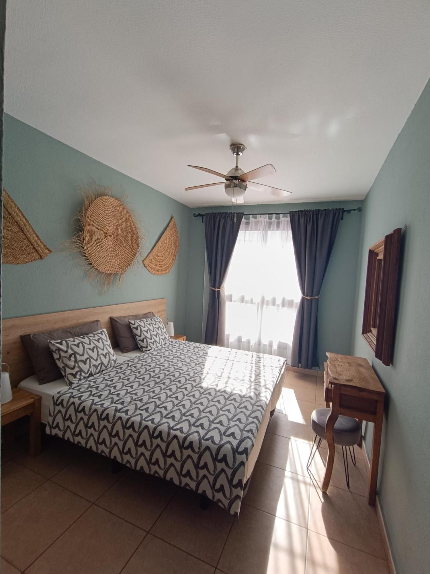 Greatly Located Apartment With Heated Pool, Los Cristianos 洛斯克里斯蒂亚诺斯 外观 照片